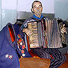 Михаил ДЕМЧЕНКО и тот самый аккордеон  из освобожденной Вены.
